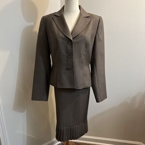 Womens Size 8 Skirt Suit Set Gray Pleated Knee Length Career‎ Business Formal